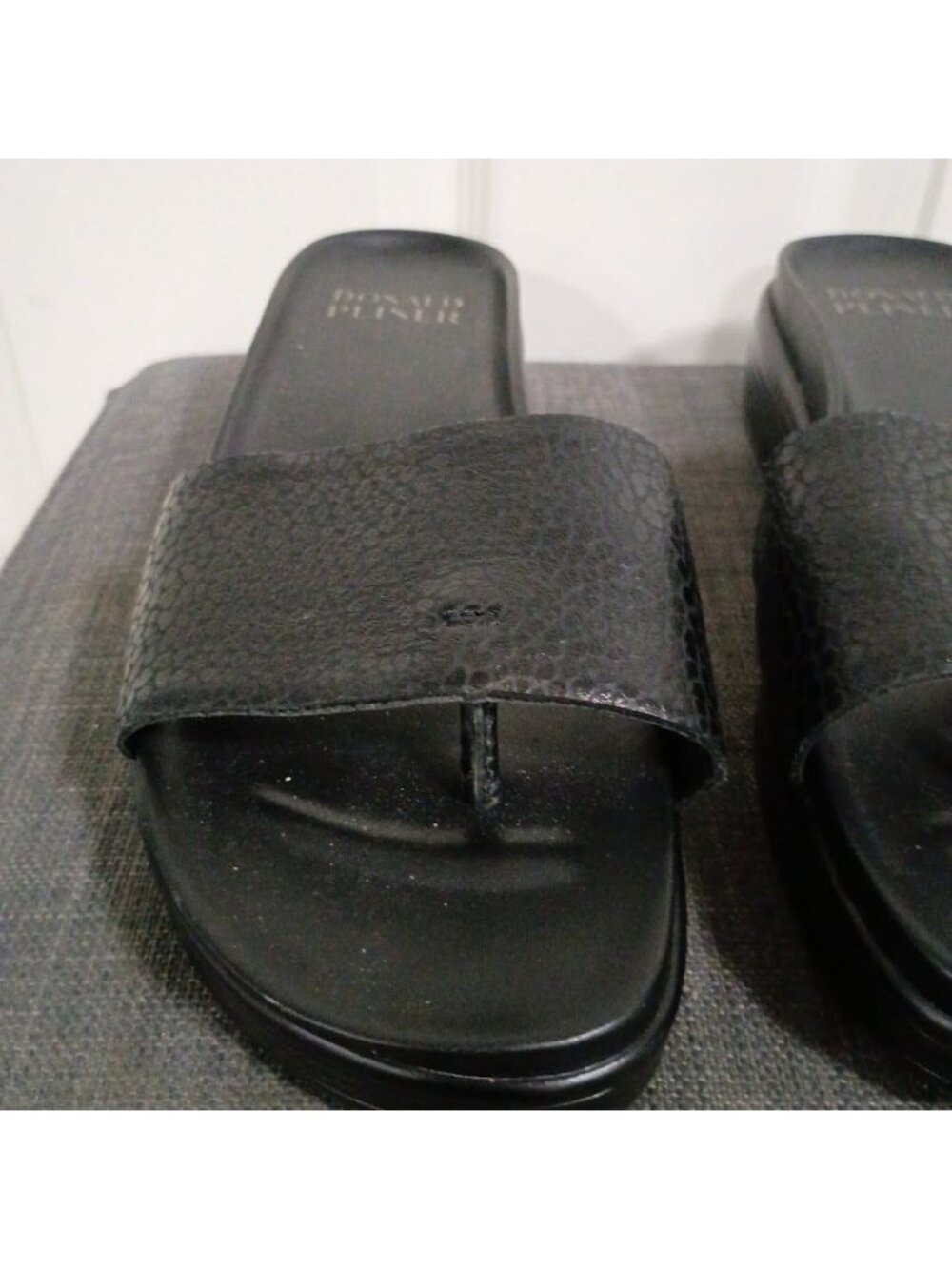 Donald Pliner Black Leather Slides Sandals Size 8.5M Platform Stylish - Picture 5 of 6